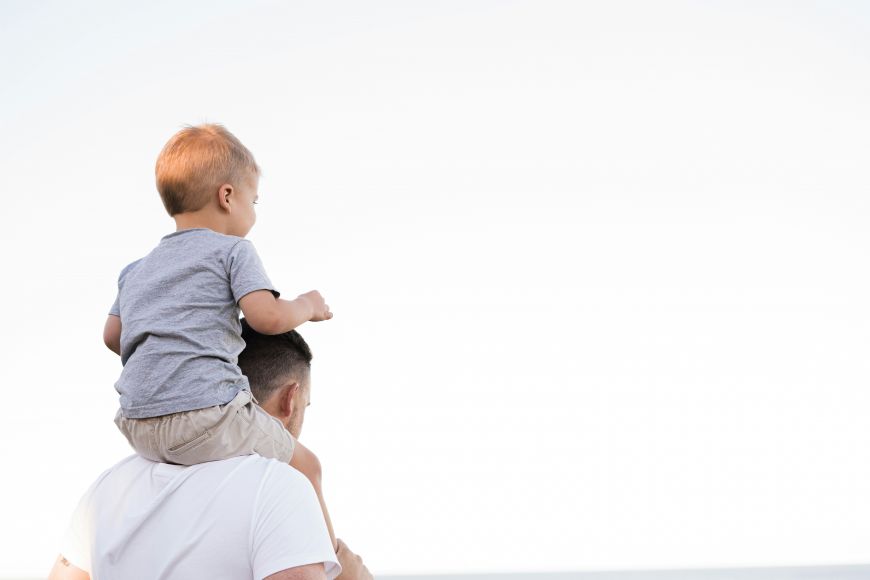 Licen&ccedil;a parental prolongada com pagamento de 100% at&eacute; aos seis meses